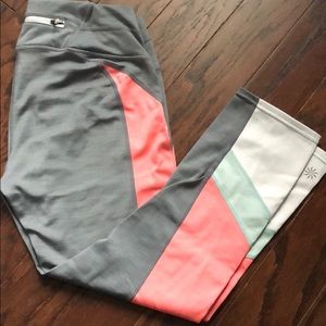 Athleta Color Block Capri in Size Small